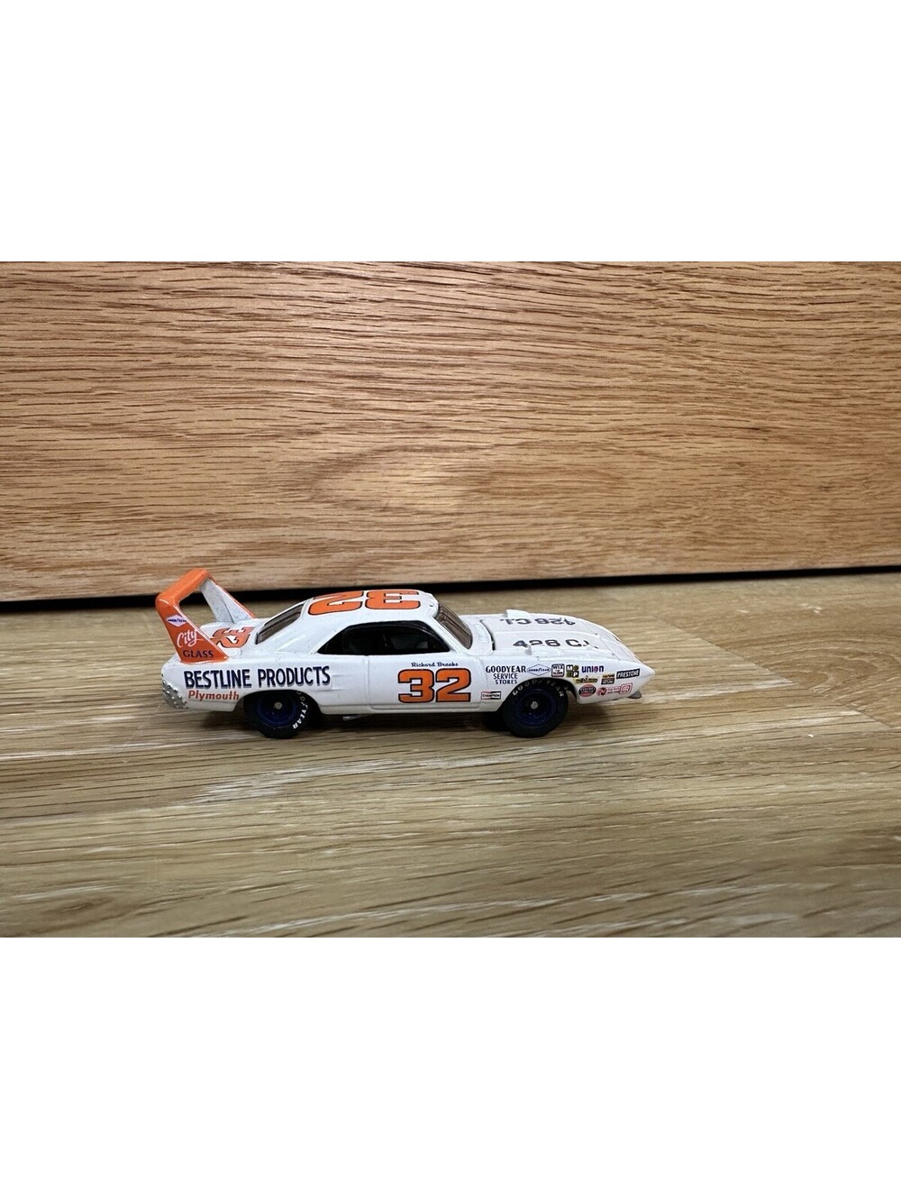 Nascar Legends Richard Brooks 70 Plymouth Superbird Limited Collectible 1/64 #32